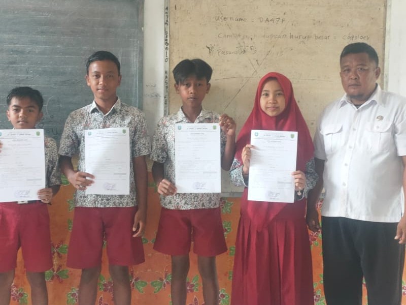 PEMBERIAN SURAT KETERANGAN LULUS (SKL) SISWA KELAS 6 TAHUN PELAJARAN 2025-2026